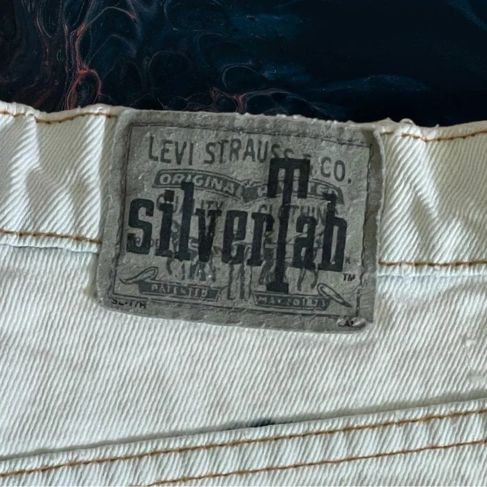Levi’s Vintage Silvertab 630 Raw Hem Acid White Wash Jean Shorts Size 9/10